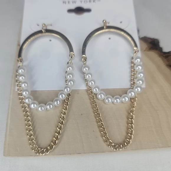 Isaac Mizrahi Gold Tone And Pearl Dangle Earrings NWT Retail $28 - Picture 2 of 7